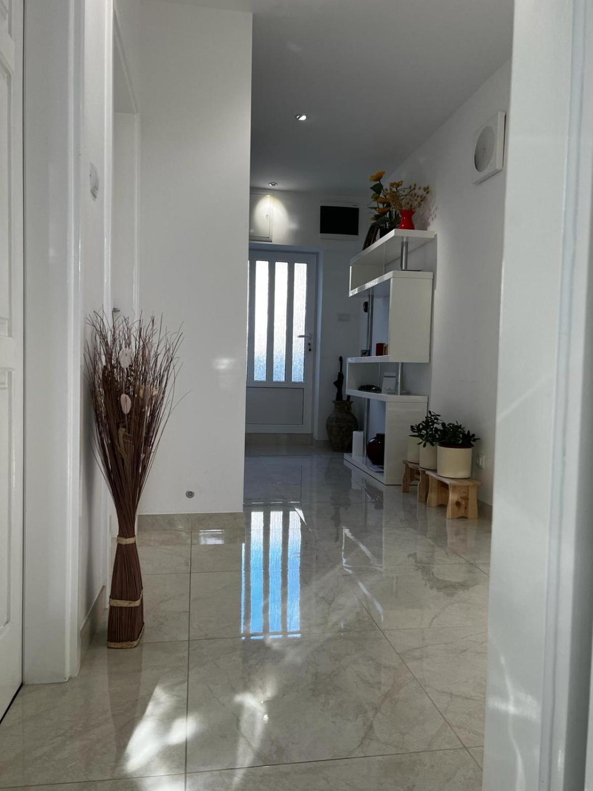 Apartment Marina คอมีชา ภายนอก รูปภาพ