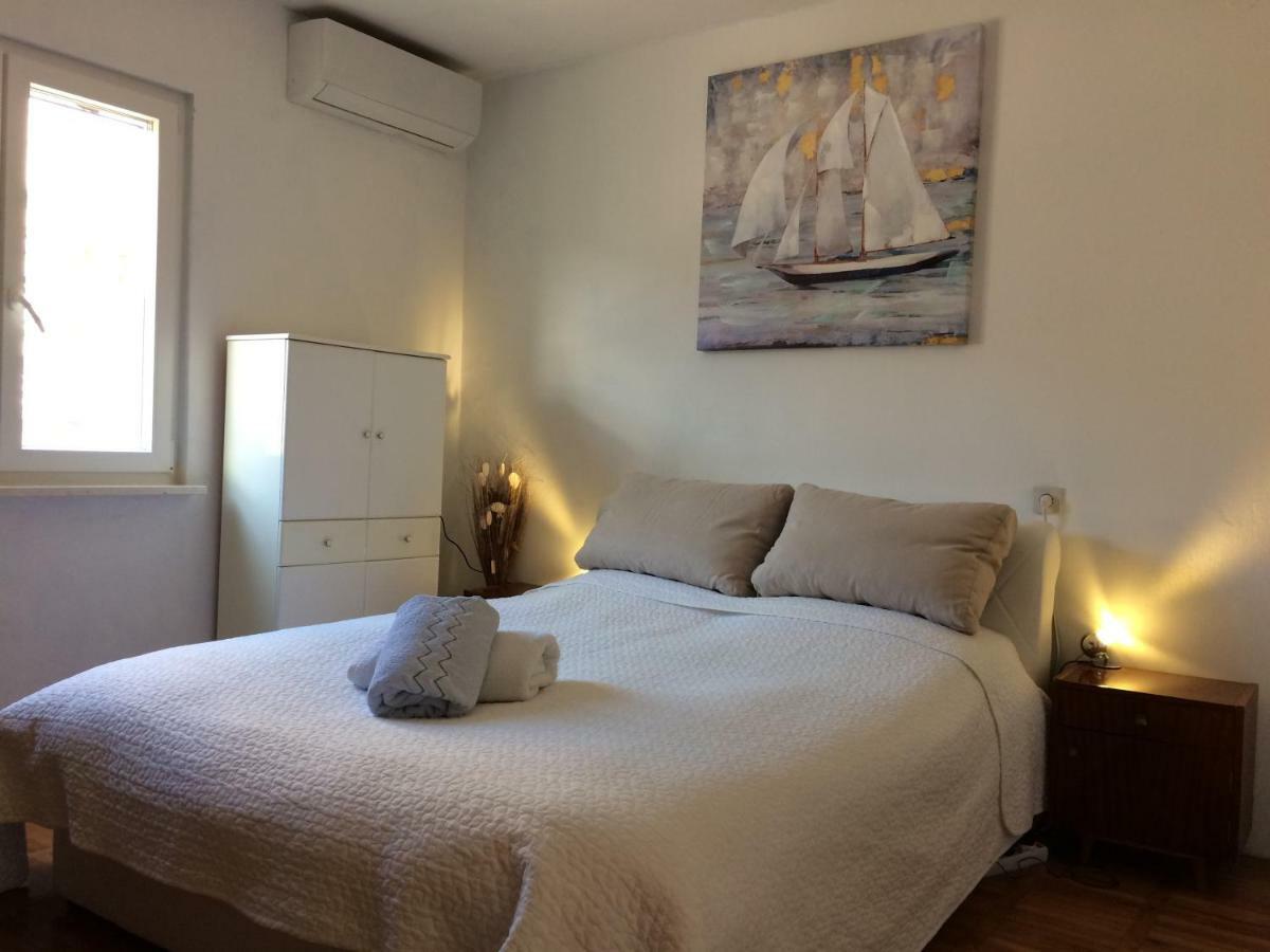 Apartment Marina คอมีชา ภายนอก รูปภาพ